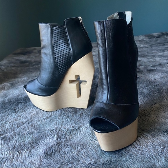 Grey City Slash Wood Cutout Wedges